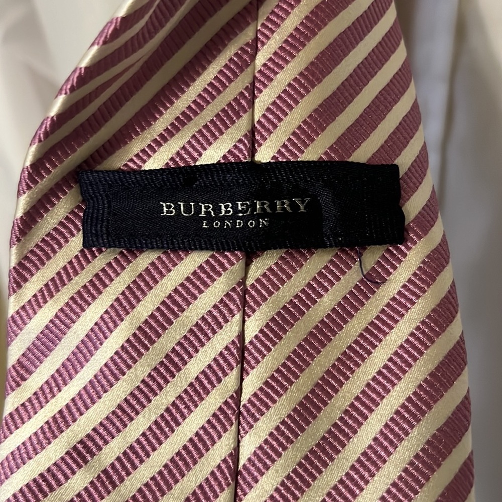 Burberry neck tie - Picture 2 of 4